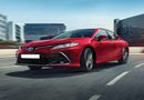 Toyota Camry Price Hike: टोयोटा कैमरी हुई महंगी, कीमत में 1.27 लाख रुपये तक का इजाफा, जानिए नई कीमत और फीचर्स